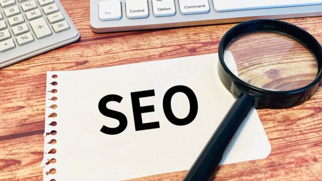 SEOという文字と虫めがね